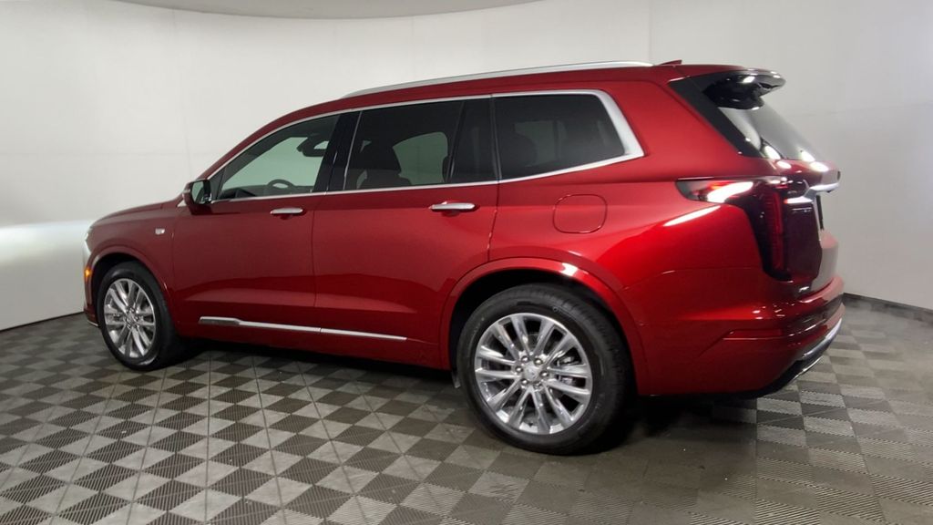 2025 Cadillac XT6 Premium Luxury Image 6 of 34