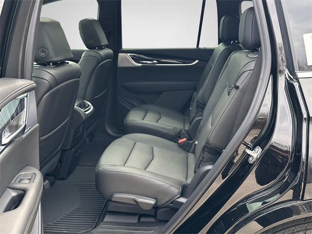 Vehicle image 16 of 18