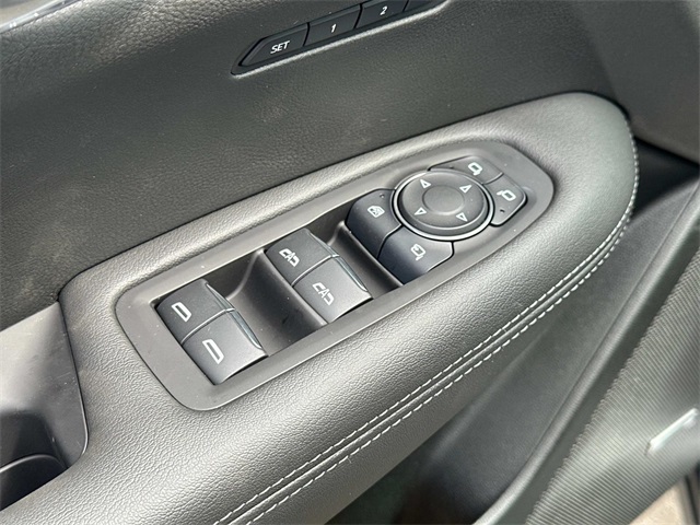 Vehicle image 13 of 18