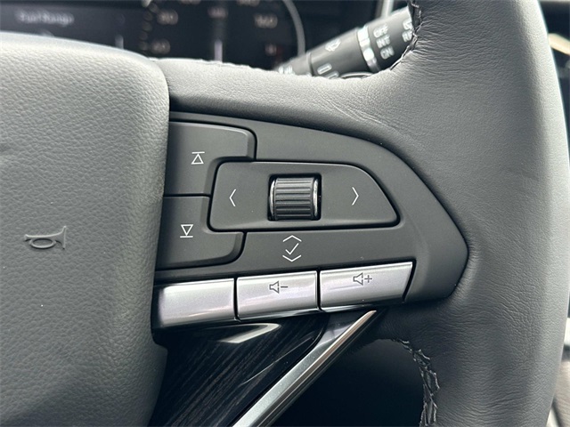 Vehicle image 11 of 18