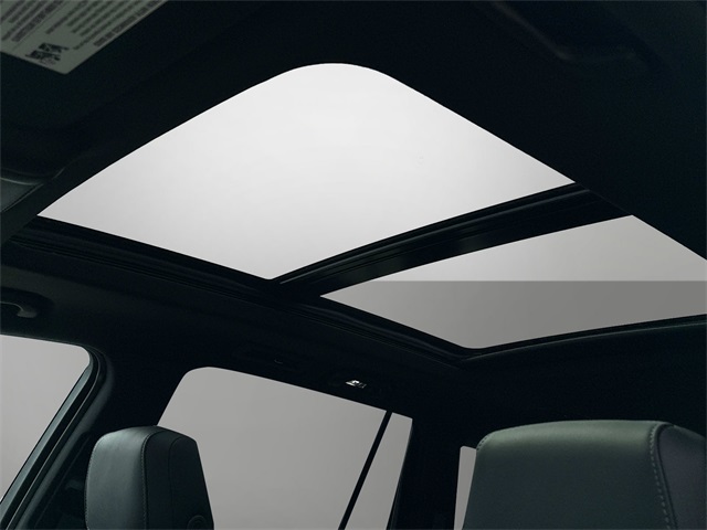 Vehicle image 14 of 18