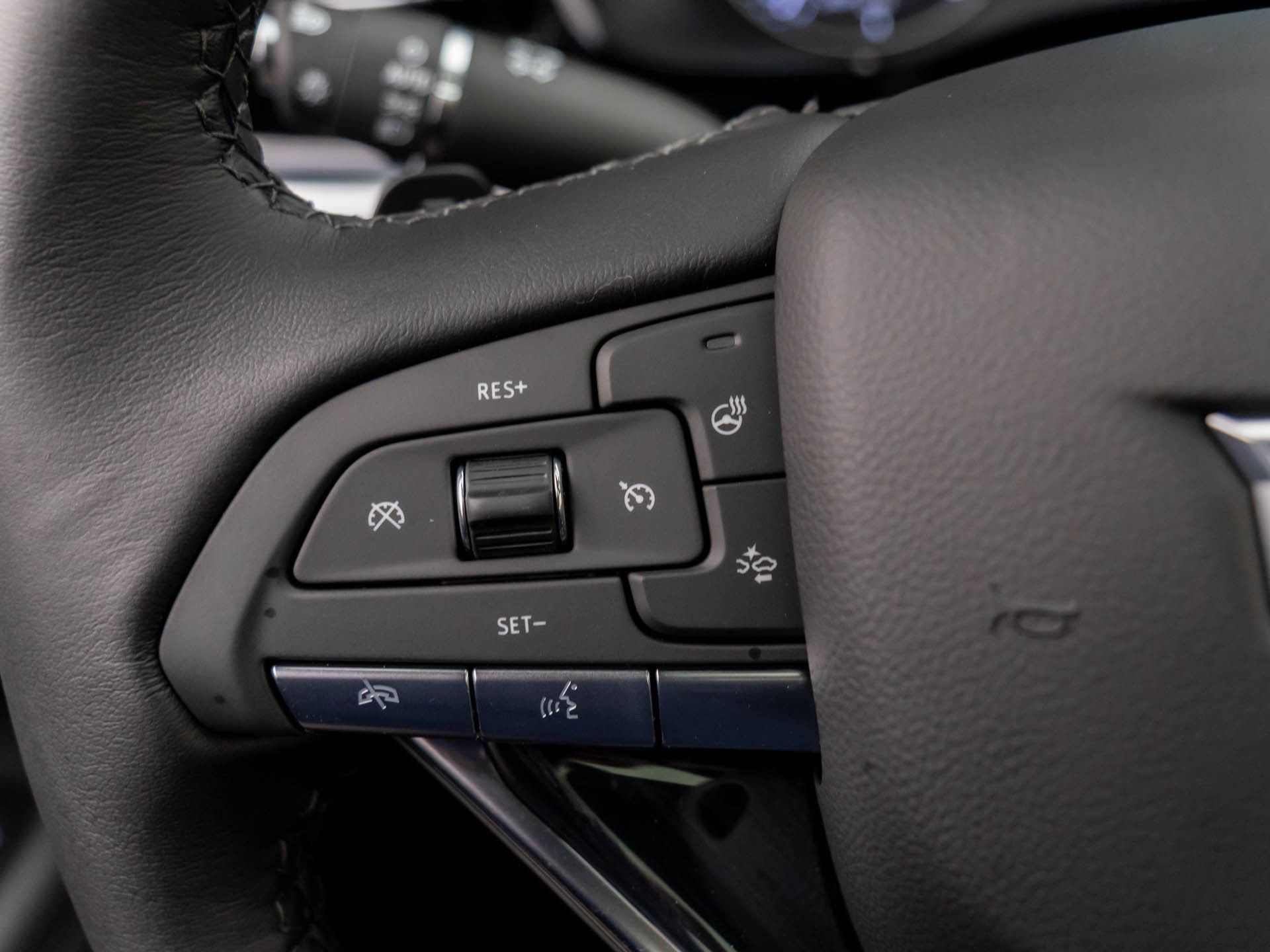 Vehicle image 27 of 40