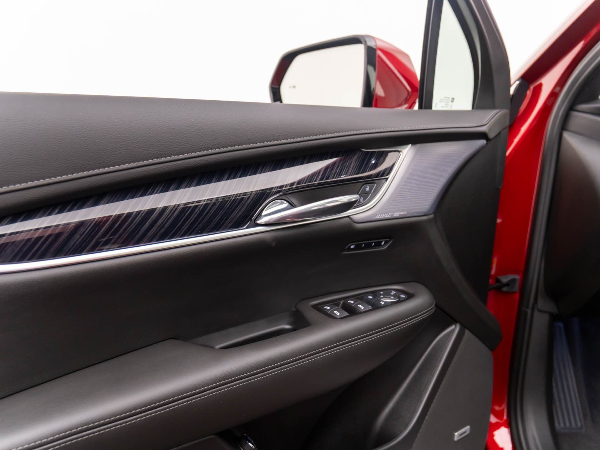 Vehicle image 16 of 40