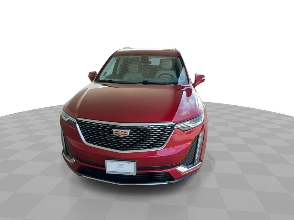 2025 Cadillac XT6 Premium Luxury Image 3 of 35
