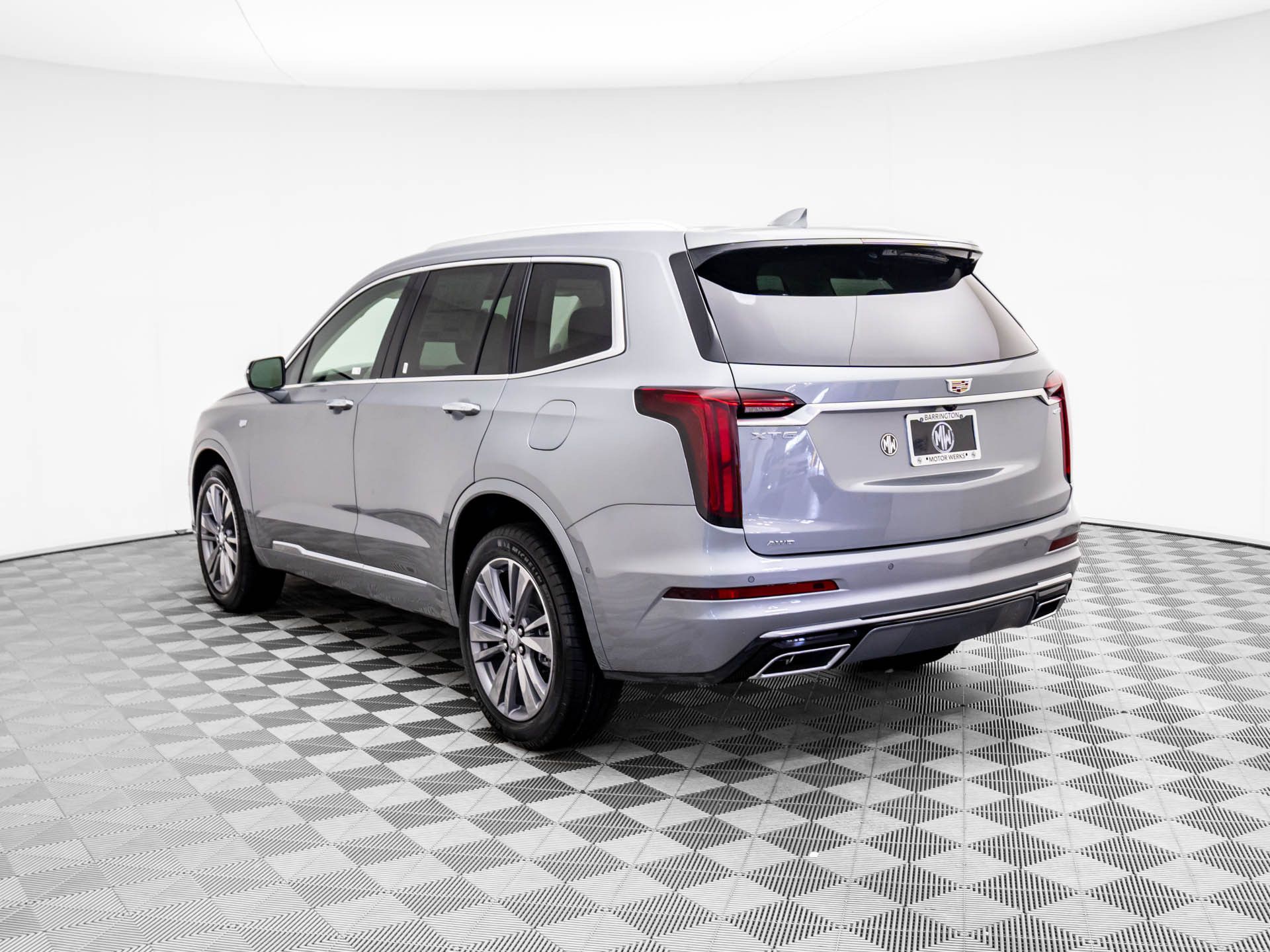 Vehicle image 10 of 49