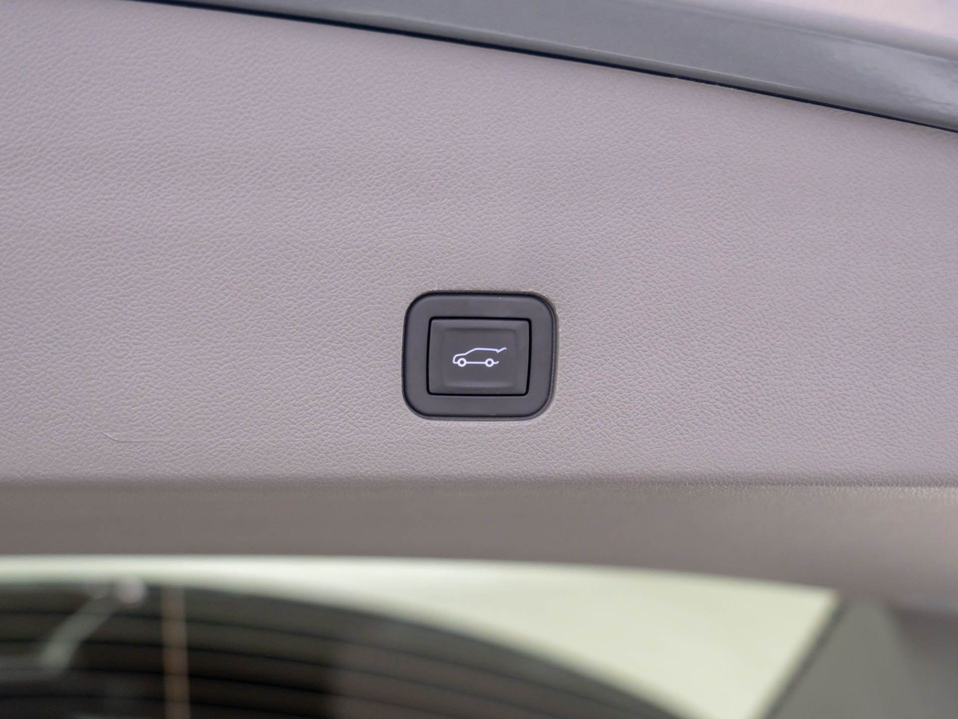 Vehicle image 33 of 49