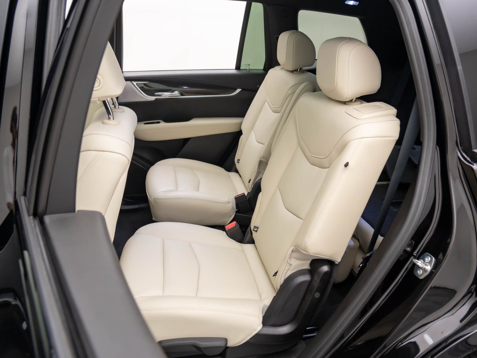 Vehicle image 17 of 40