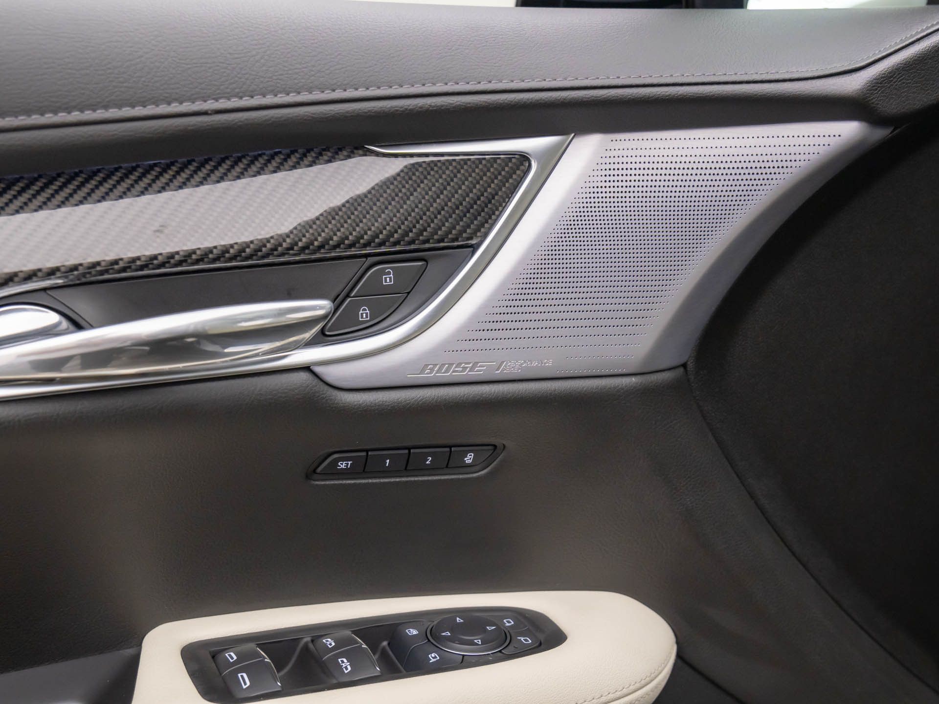 Vehicle image 28 of 40