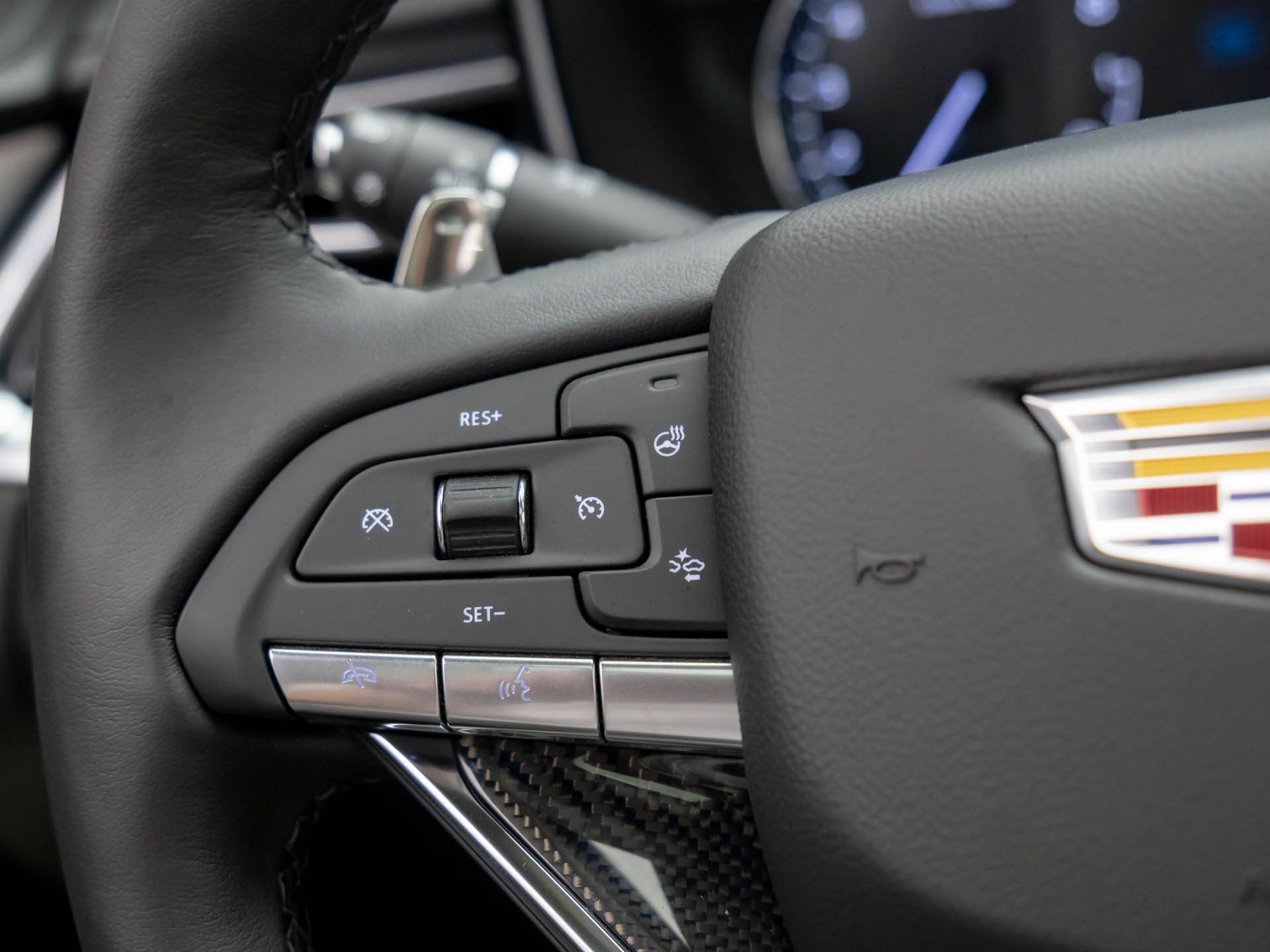 Vehicle image 32 of 40