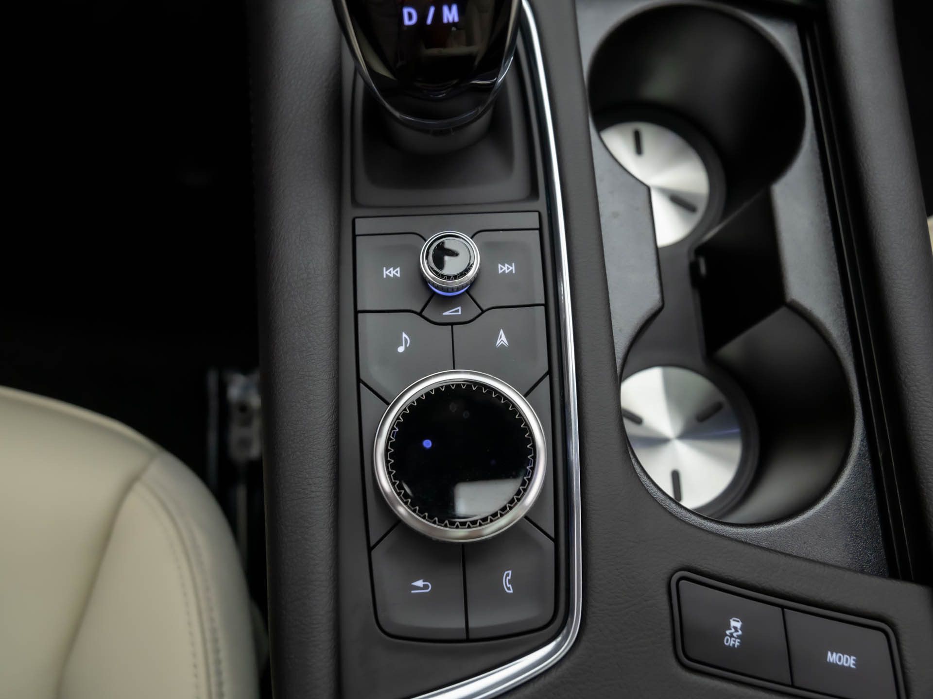 Vehicle image 26 of 40