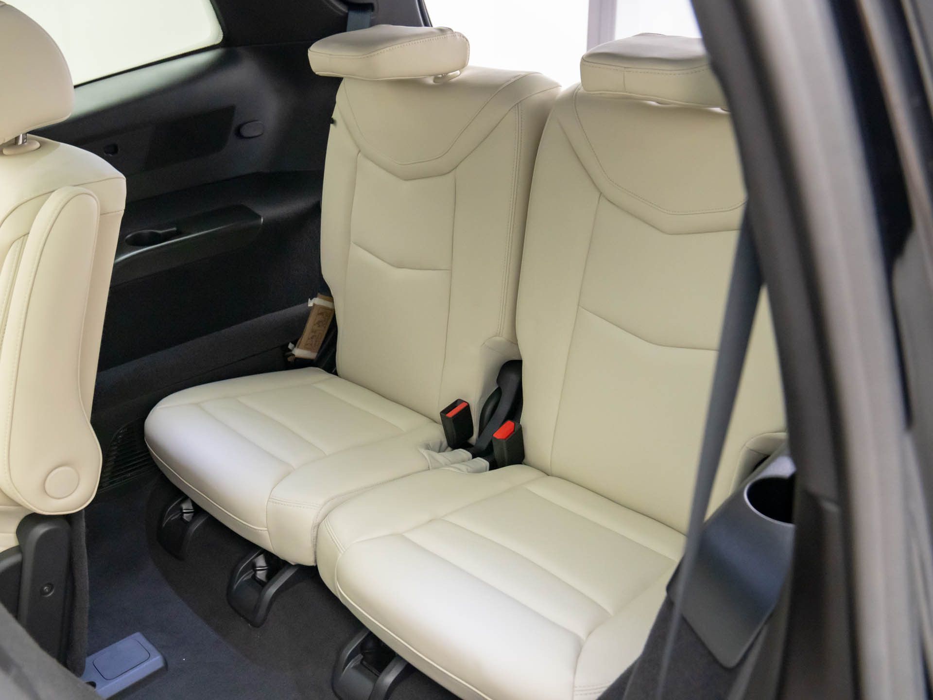 Vehicle image 16 of 40