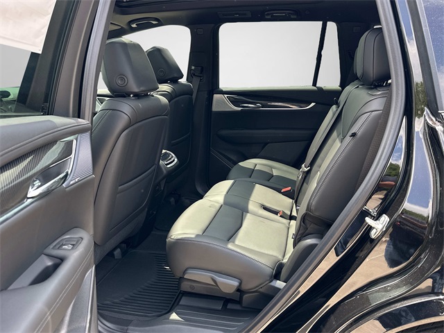 Vehicle image 16 of 18