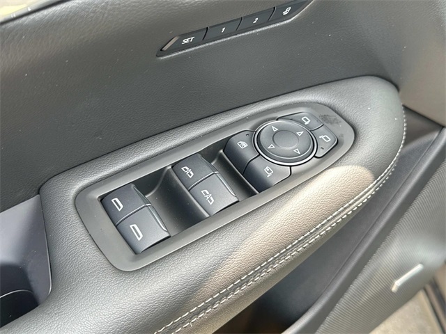 Vehicle image 13 of 18