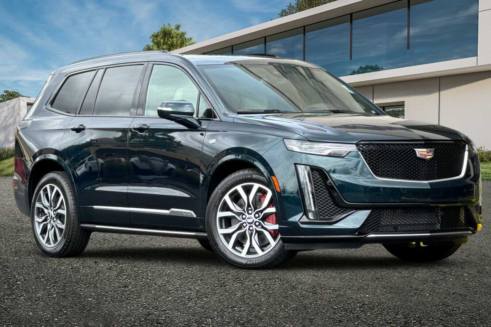 2025 Cadillac XT6 Sport Image 3 of 30