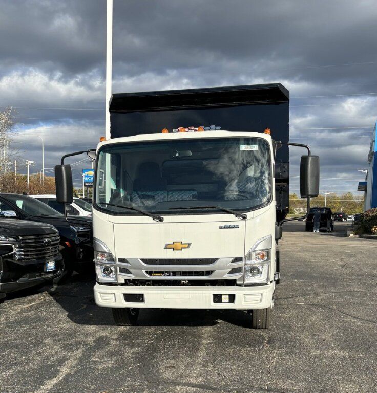 2025 Chevrolet 4500 HG LCF Gas Base Image 2 of 15