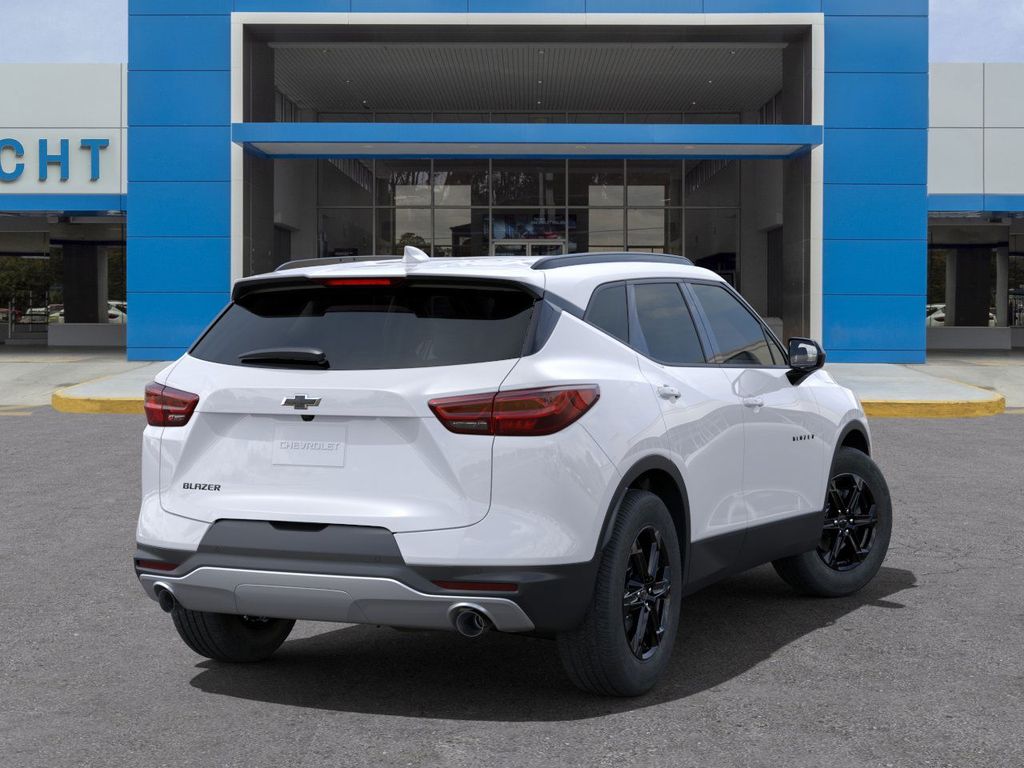 Vehicle image 7 of 24