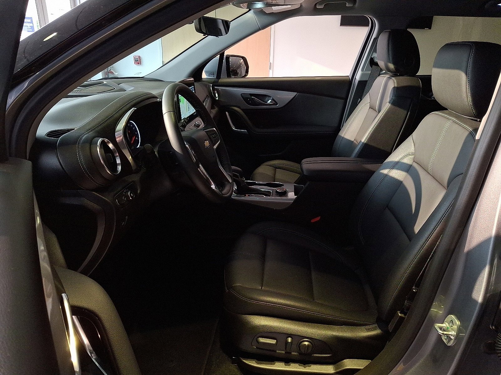 Vehicle image 14 of 35
