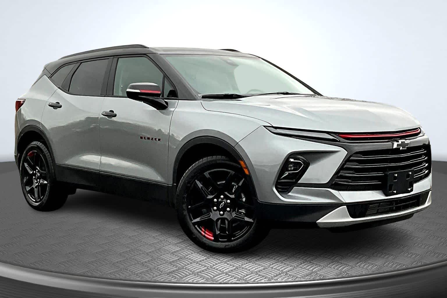 2025 Chevrolet Blazer LT Image 2 of 14