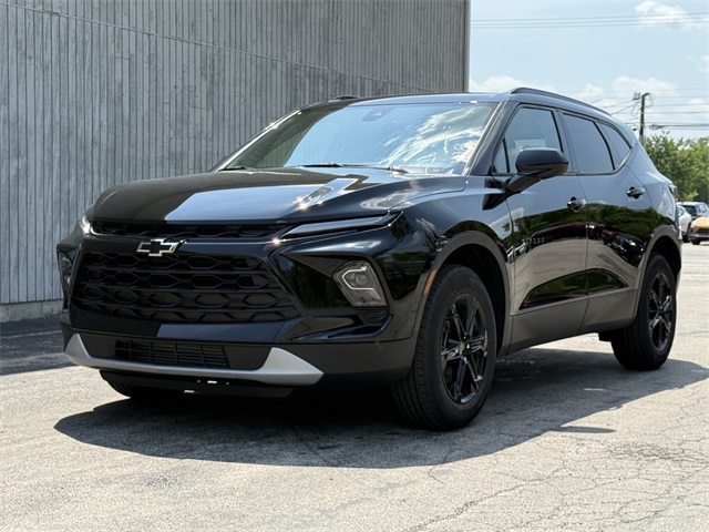 2025 Chevrolet Blazer LT Image 2 of 36