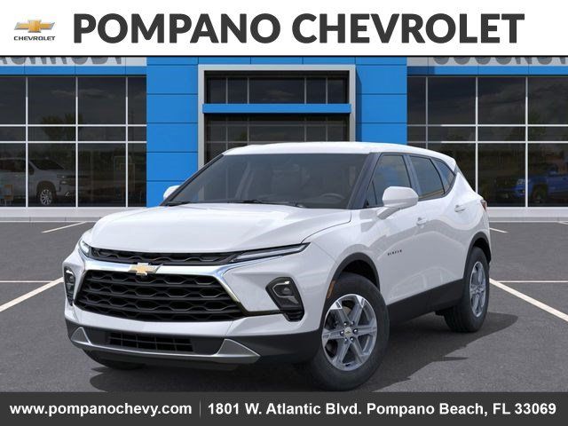 2025 Chevrolet Blazer LT Image 3 of 31