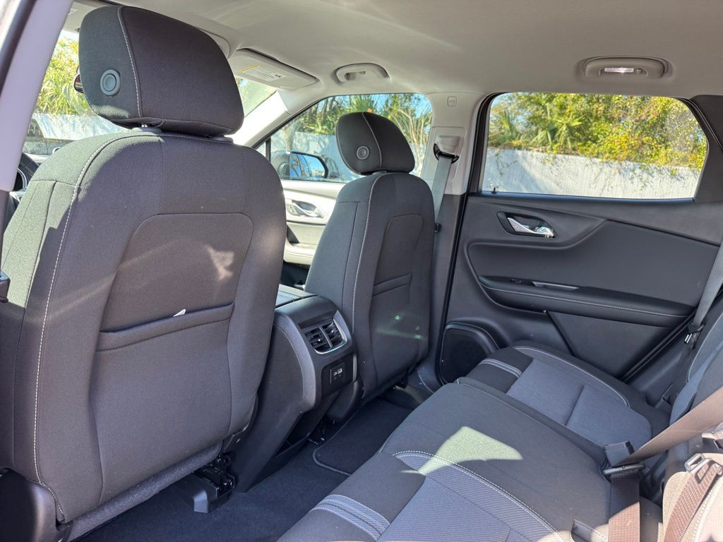 Vehicle image 15 of 27