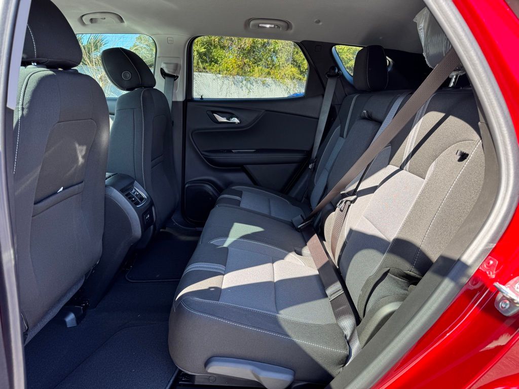 Vehicle image 14 of 27