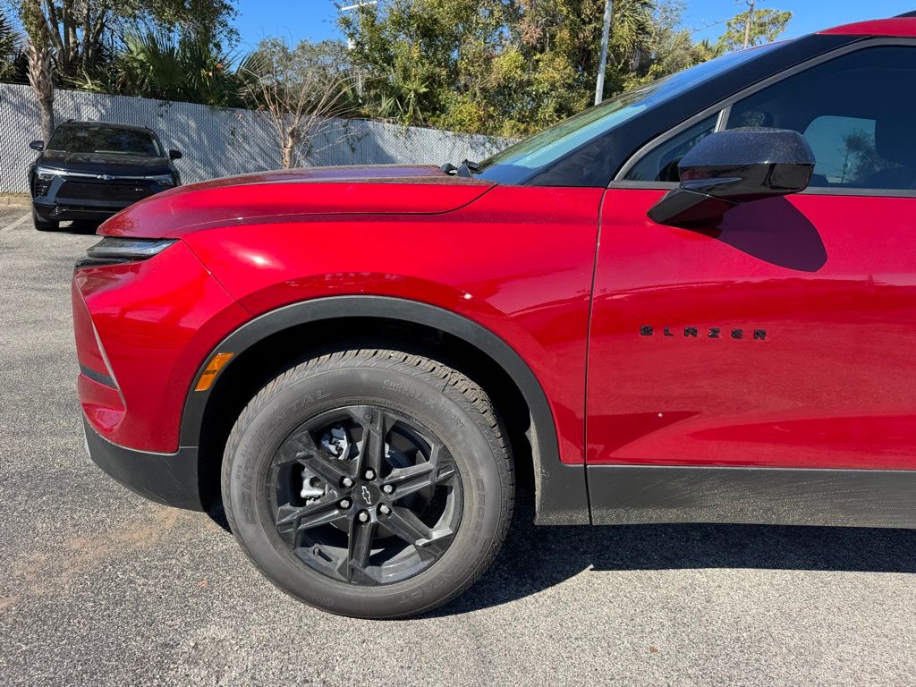 Vehicle image 11 of 27