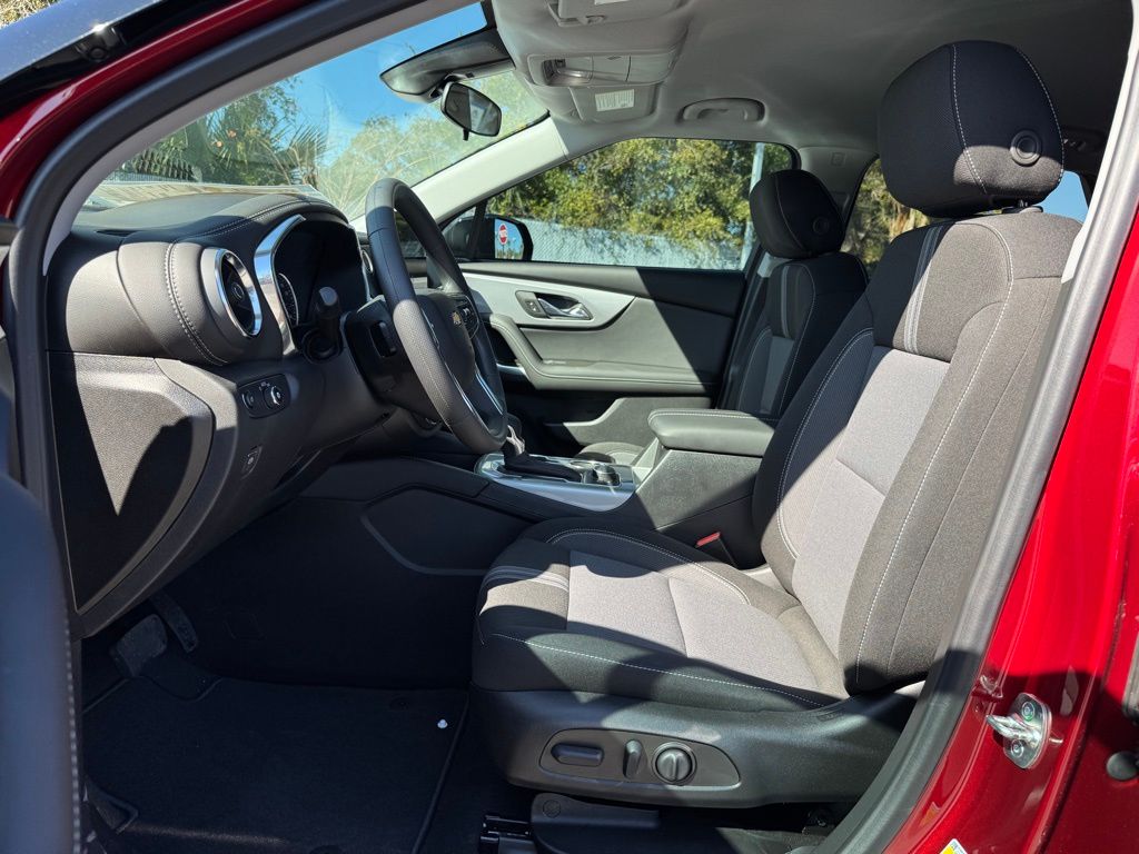 Vehicle image 13 of 27