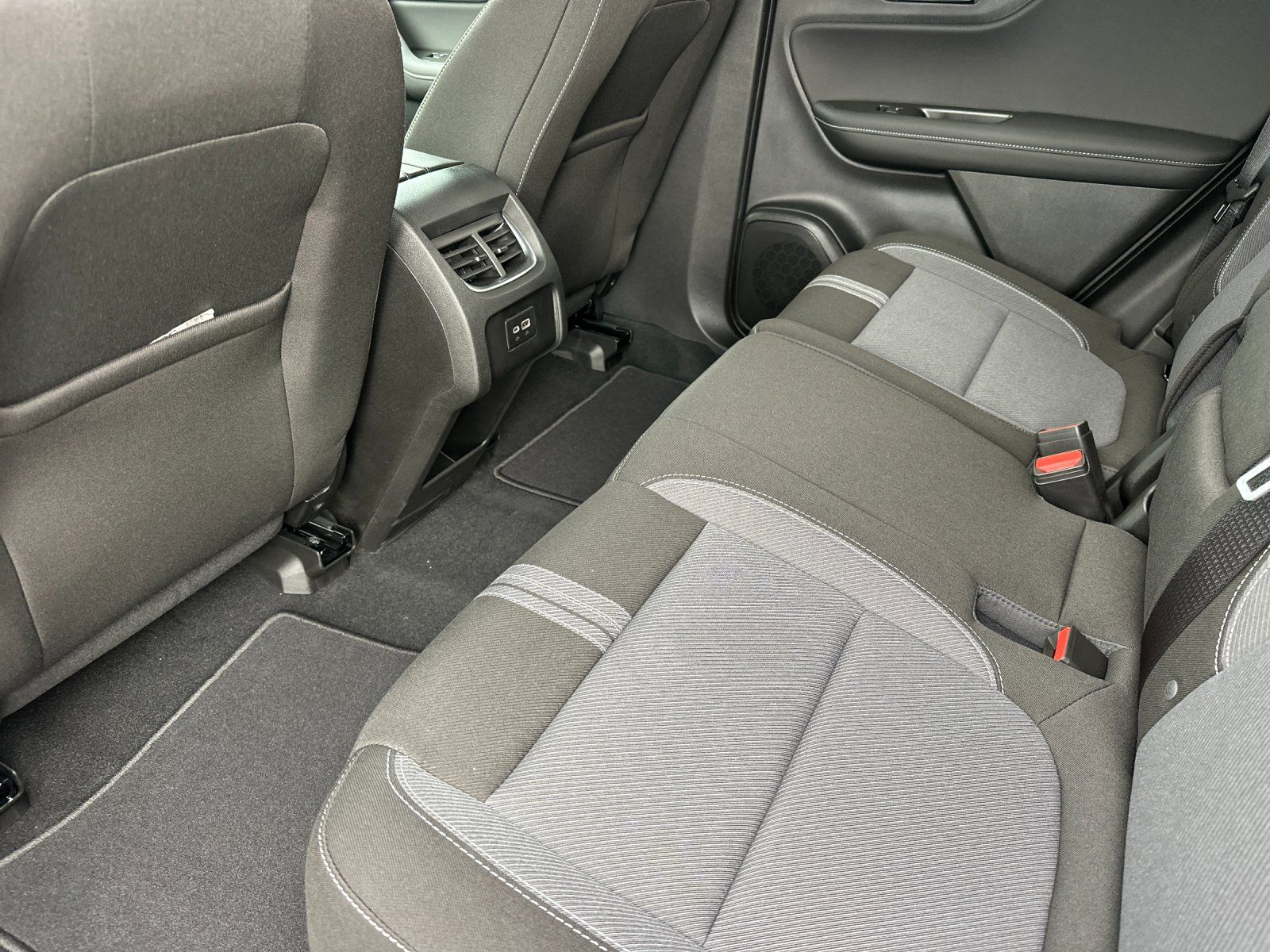 2025 Chevrolet Blazer LT Image 12 of 35