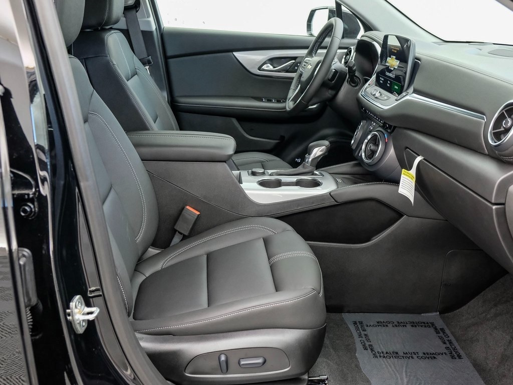 Vehicle image 14 of 41
