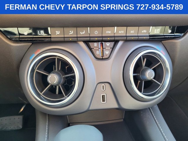 Vehicle image 27 of 33