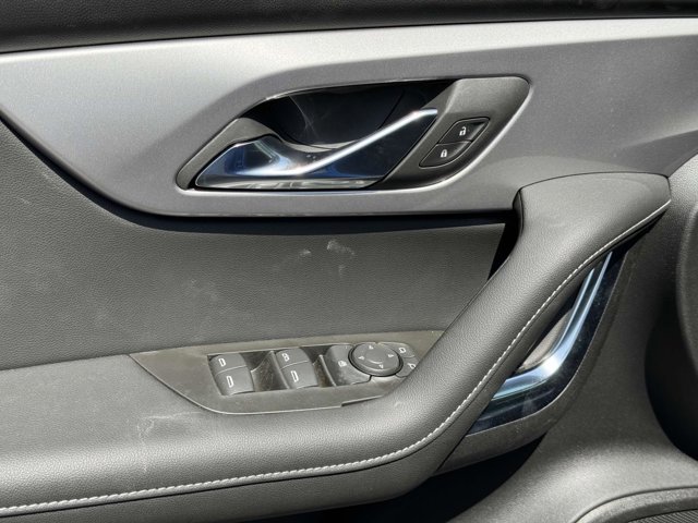 Vehicle image 21 of 26