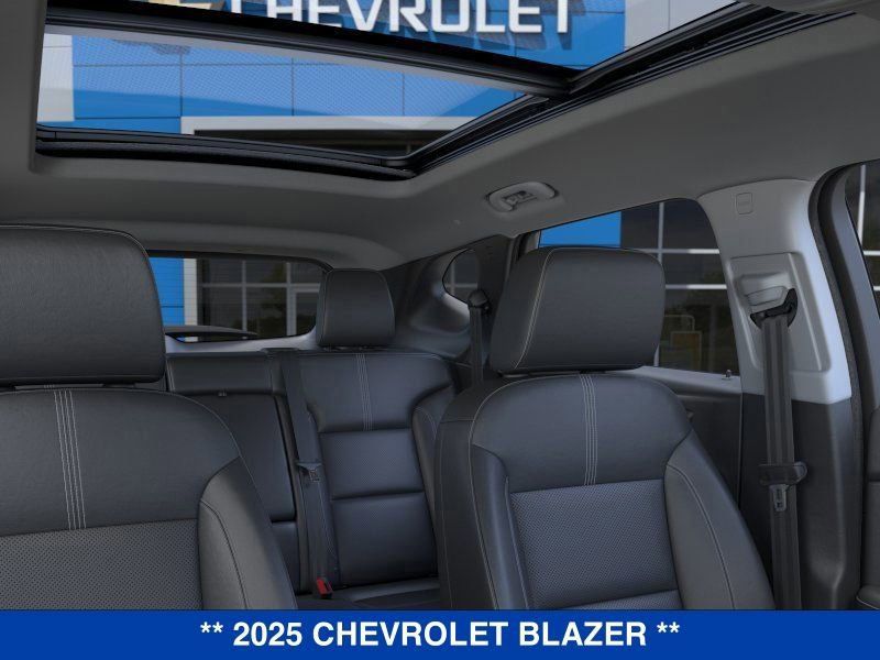 2025 Chevrolet Blazer LT Image 12 of 25