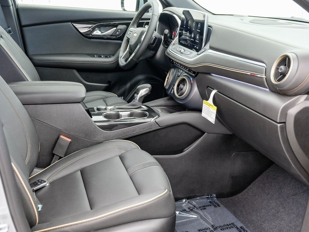 Vehicle image 14 of 41