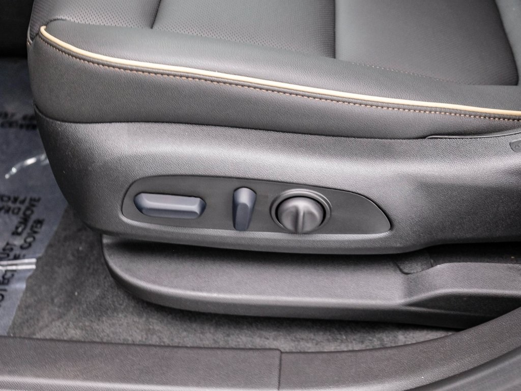 Vehicle image 21 of 41