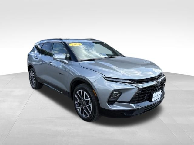 2025 Chevrolet Blazer RS Image 3 of 33