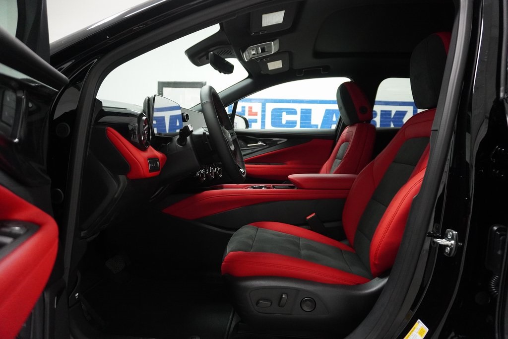 Vehicle image 17 of 42