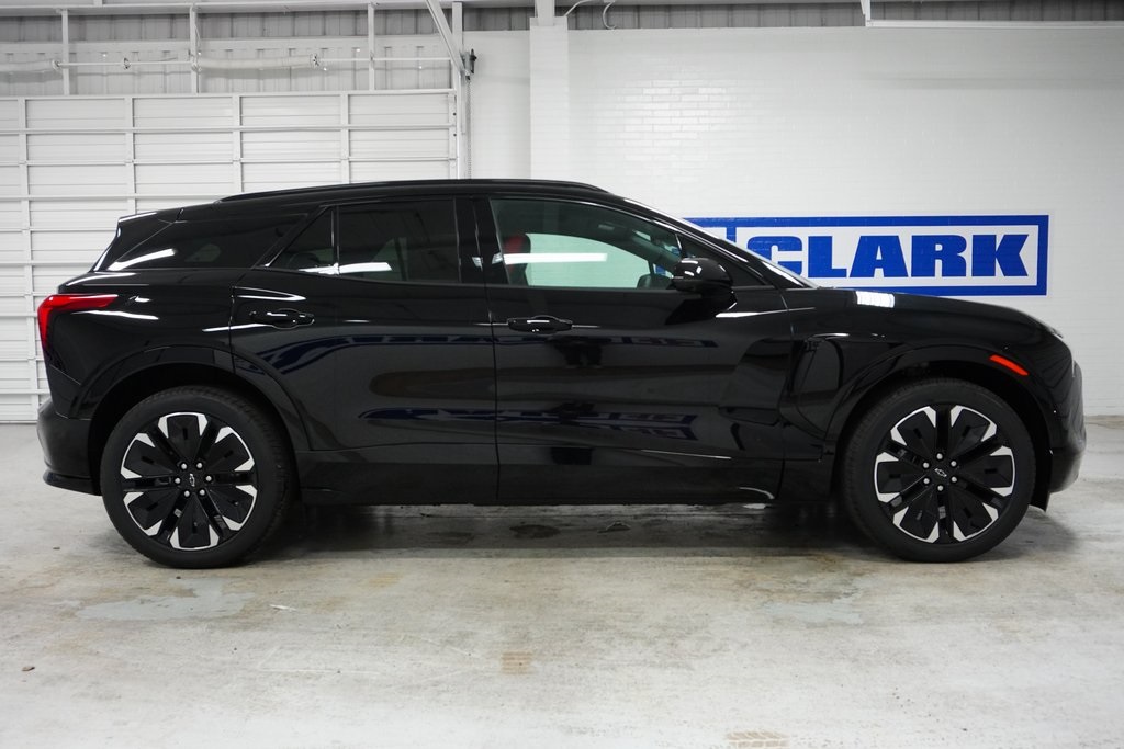 Vehicle image 5 of 42