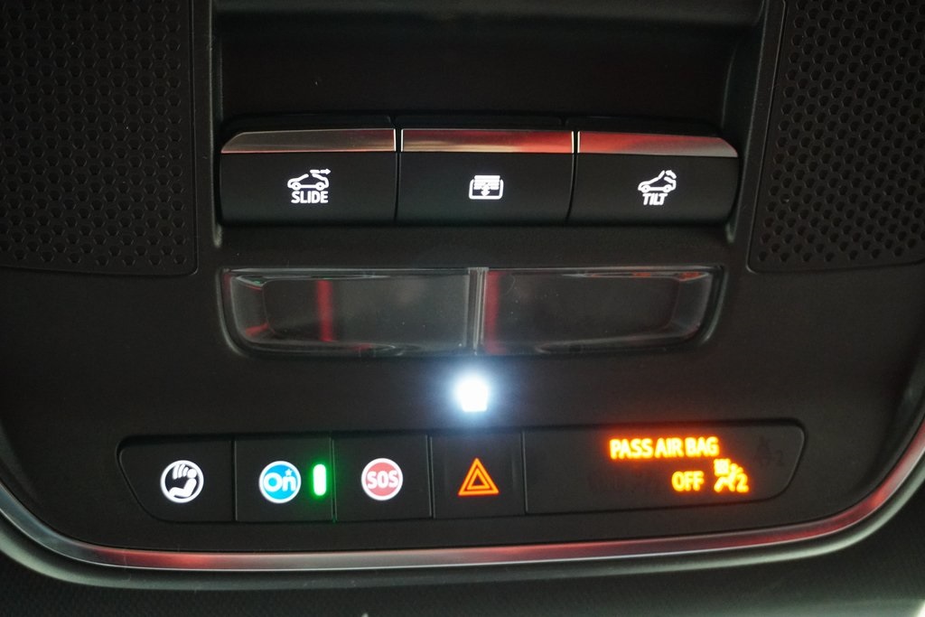 Vehicle image 27 of 42