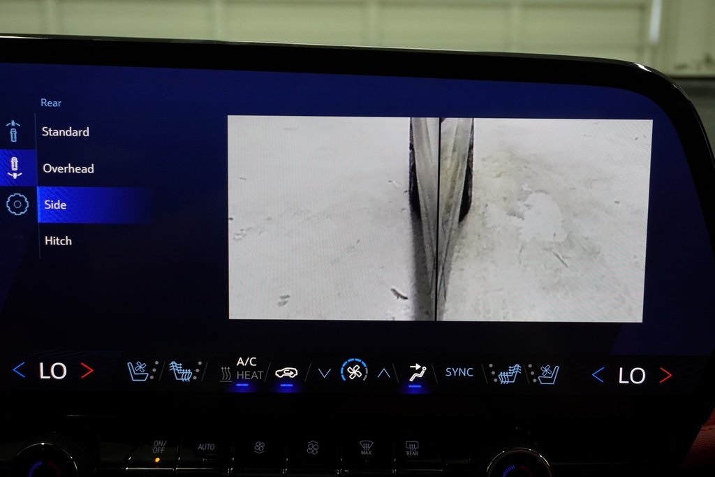 Vehicle image 32 of 42