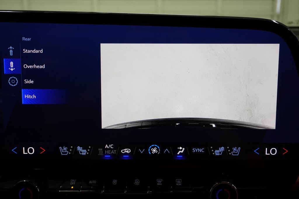 Vehicle image 33 of 42
