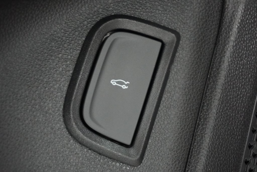 Vehicle image 16 of 42