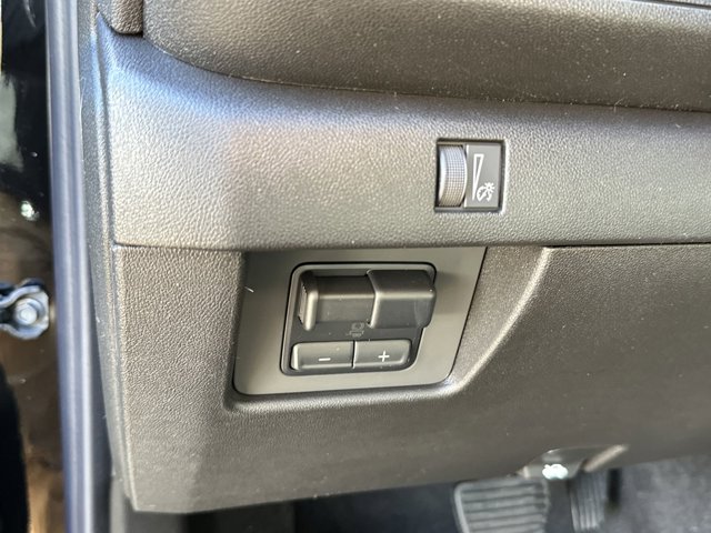 Vehicle image 15 of 25