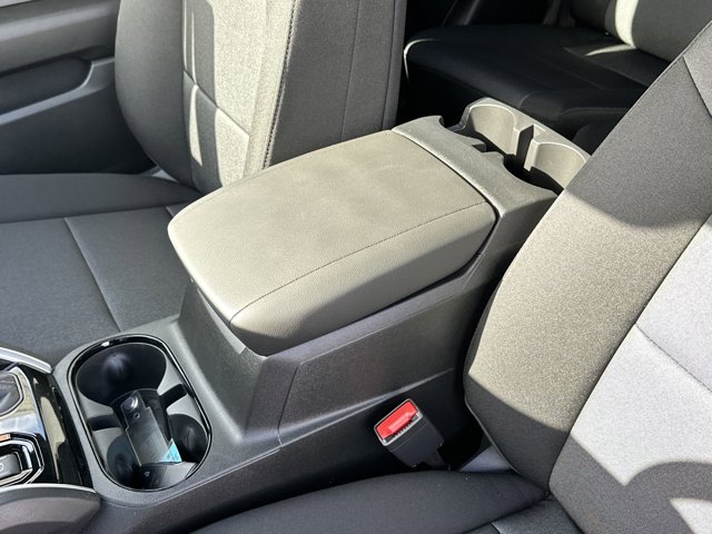Vehicle image 14 of 25