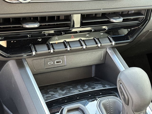 Vehicle image 23 of 25