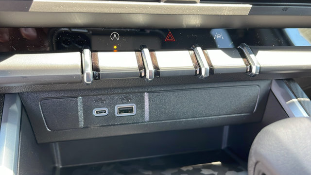 Vehicle image 18 of 32