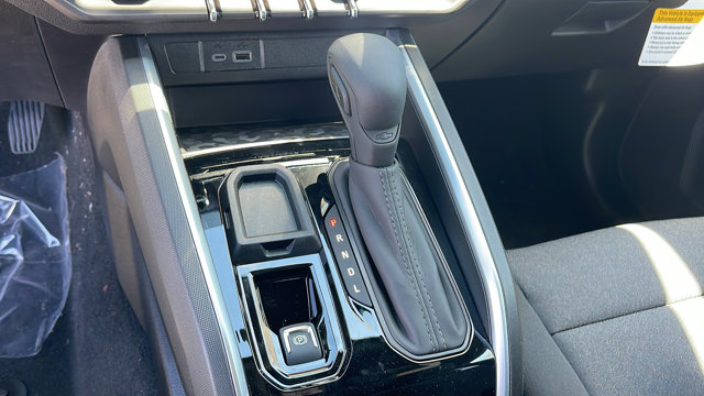 Vehicle image 17 of 32