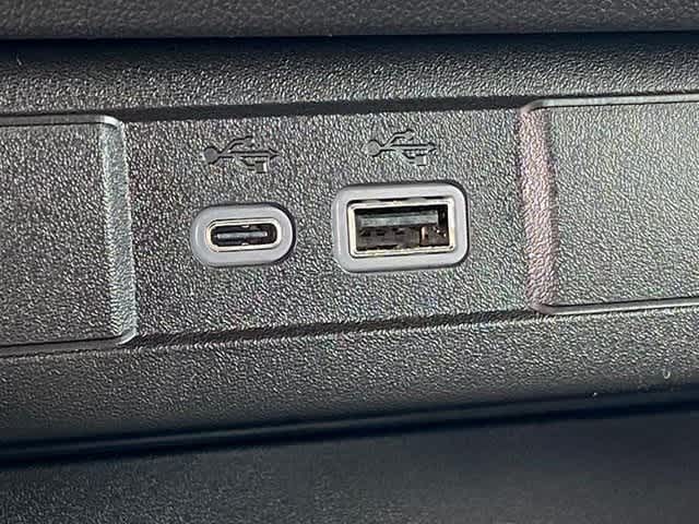 Vehicle image 18 of 21