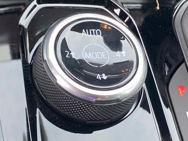 Vehicle image 17 of 21