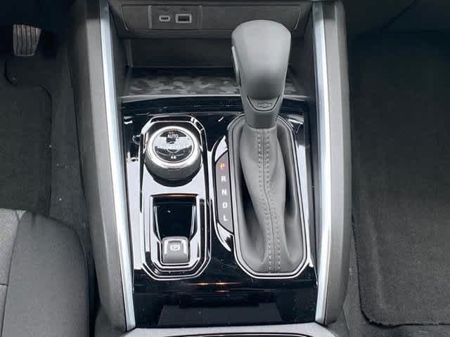 Vehicle image 13 of 21